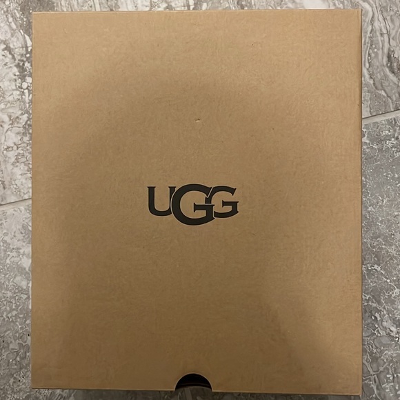 UGG Genuine Sheepskin Lined Leopard Print Boots, Size 7 New in Box - Picture 15 of 16